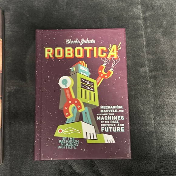 Books - Picture 3 of 10